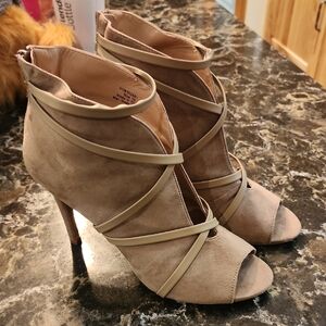 Elegant Tan Peep-Toe Heels